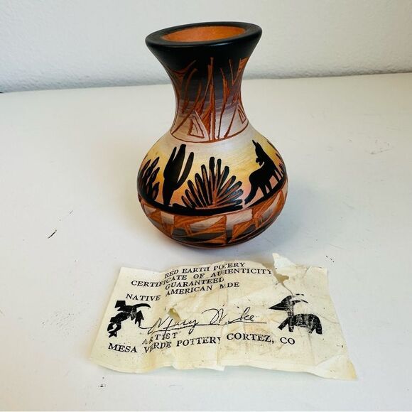 Red Earth Pottery Mesa Verde Pottery Cortez CO Native American Signed Vase COA - Picture 1 of 5